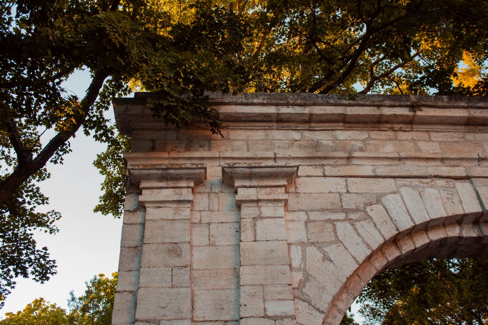 Newport Arch: The Roman Gateway That Still Welcomes Lincoln Home