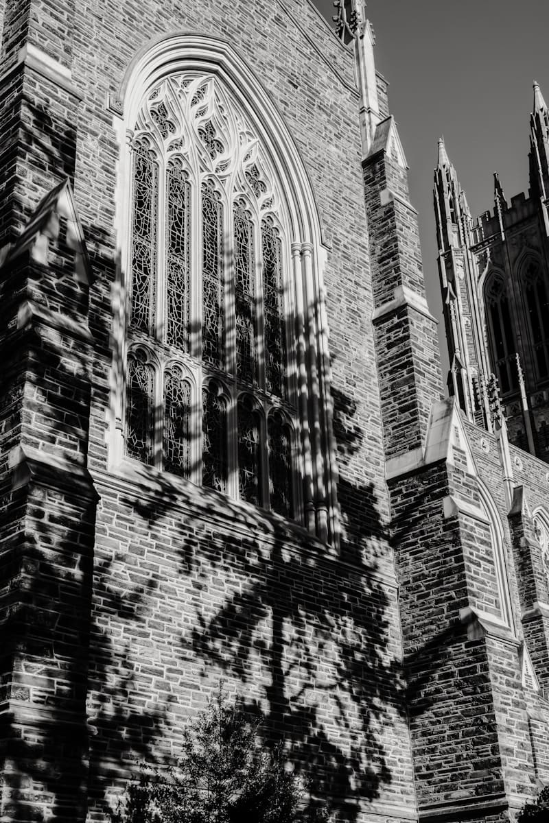 Lincoln Cathedral: The Soul of a City Carved in Stone