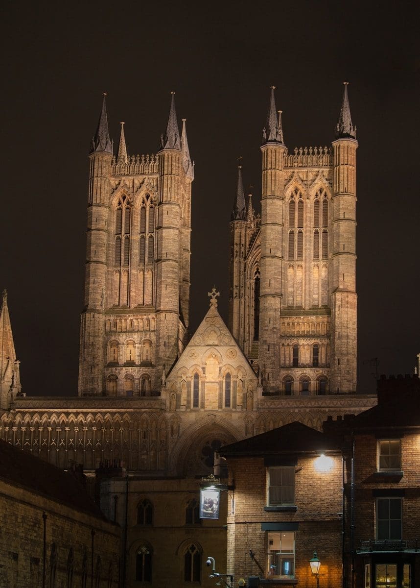Lincoln Cathedral: The Giant on the Hill That Makes Lincoln Look Up